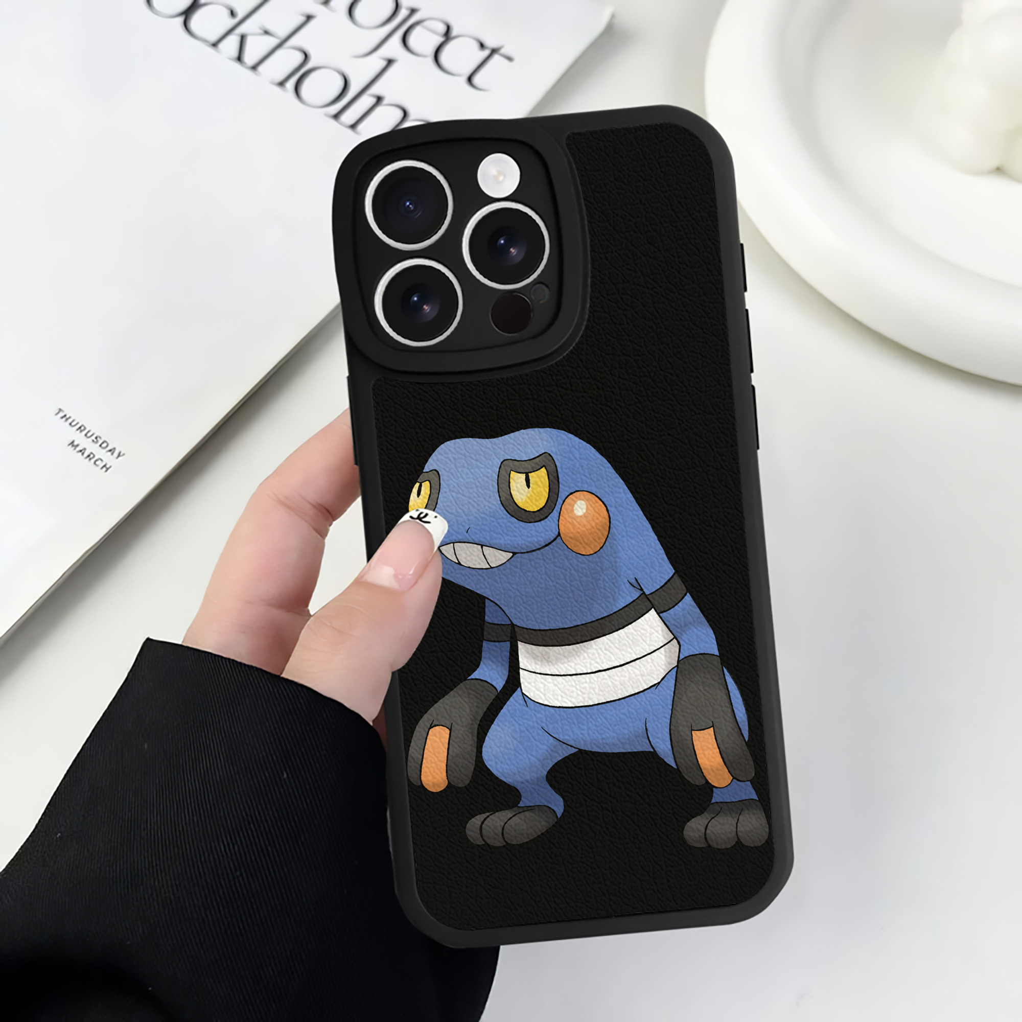 （画像用） ポケットモンスター Pokémon 【iPhone 16シリーズ対応】シリコンスマホケース（レザー調） 材質：シリコン
